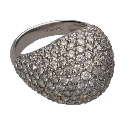 ANILLOS / SORTIJAS Sortija bombé en oro blanco con cuajado de brillantes. Talla 17.