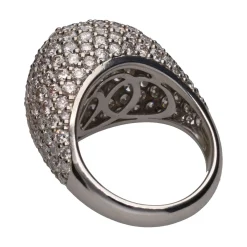 ANILLOS / SORTIJAS Sortija bombé en oro blanco con cuajado de brillantes. Talla 17.
