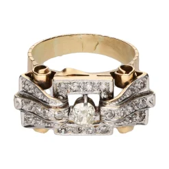 ANILLOS / SORTIJAS Sortija chevalier en oro amarillo y oro blanco con diamantes naturales. Talla 19.