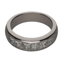 ANILLOS / SORTIJAS Sortija cintillo en oro blanco con brillantes talla princesa. Talla 14.