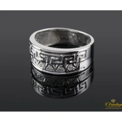 ANILLOS / SORTIJAS Sortija con motivos griegos realizada en oro blanco y brillantes.