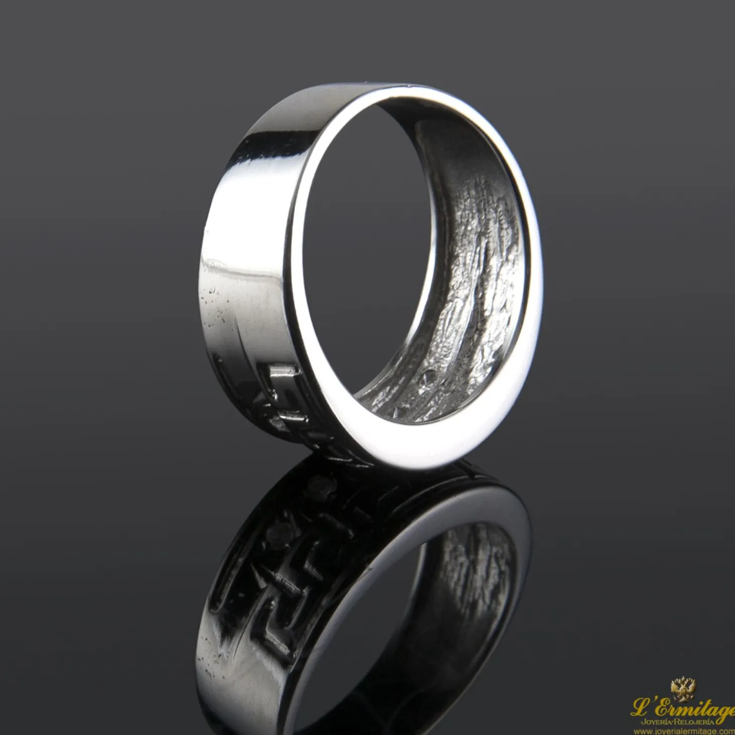 ANILLOS / SORTIJAS Sortija con motivos griegos realizada en oro blanco y brillantes.