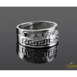 ANILLOS / SORTIJAS Sortija con motivos griegos realizada en oro blanco y brillantes.