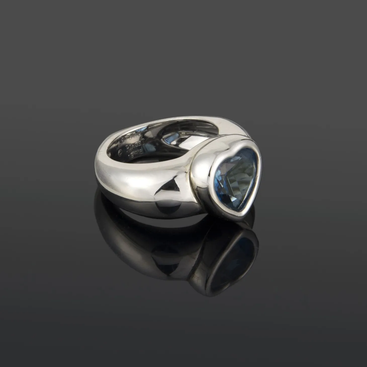 ANILLOS / SORTIJAS Sortija corazón oro blanco topacio azul