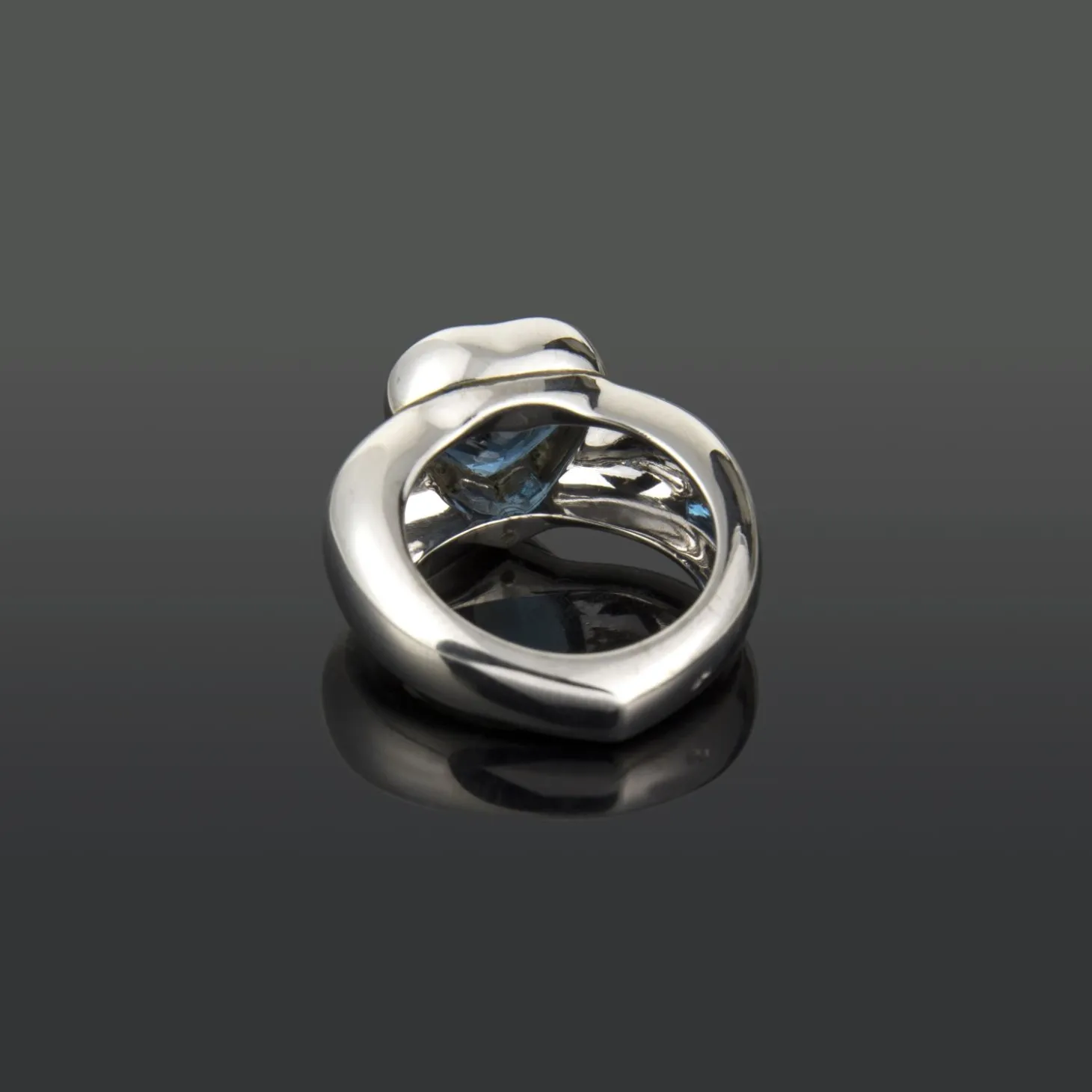 ANILLOS / SORTIJAS Sortija corazón oro blanco topacio azul