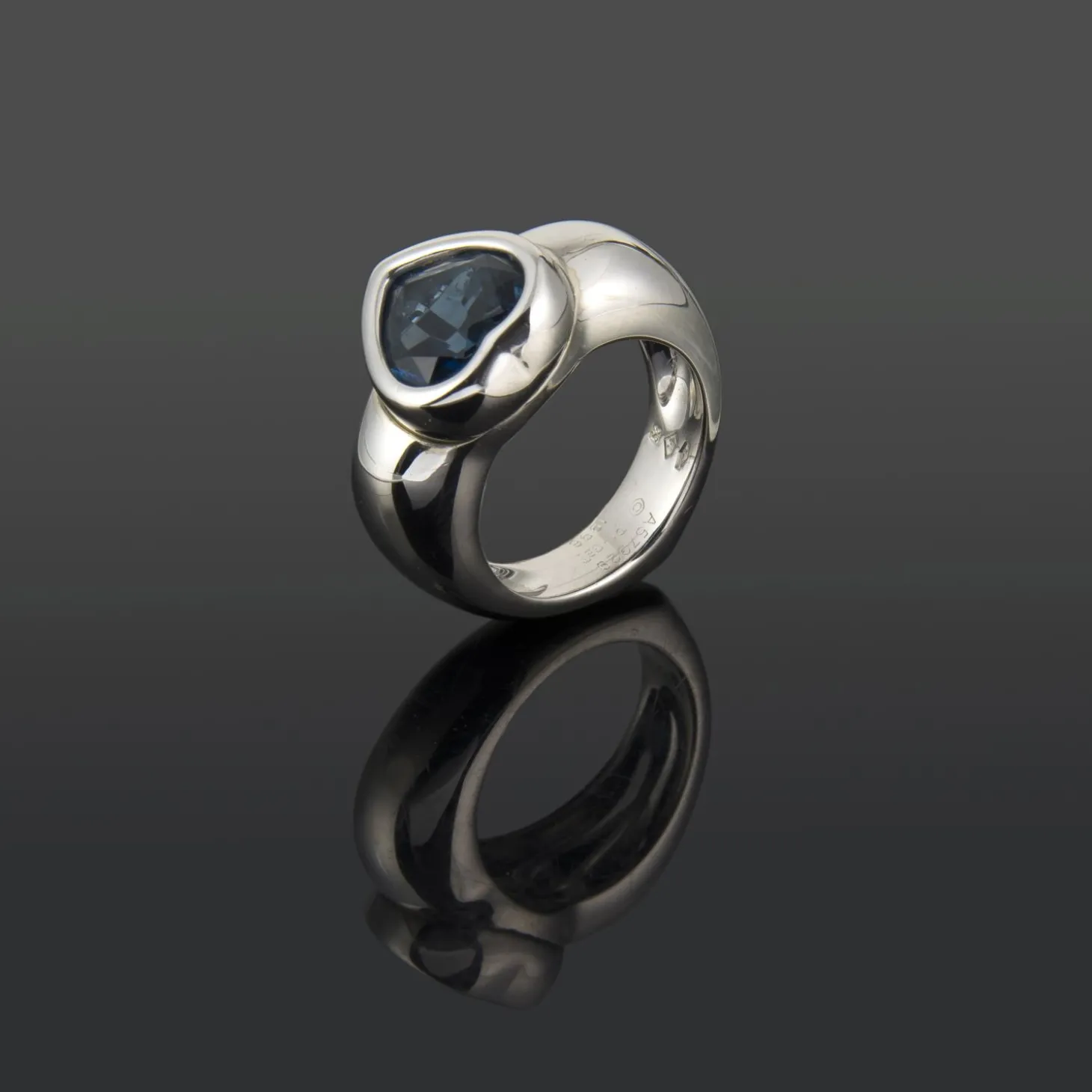ANILLOS / SORTIJAS Sortija corazón oro blanco topacio azul
