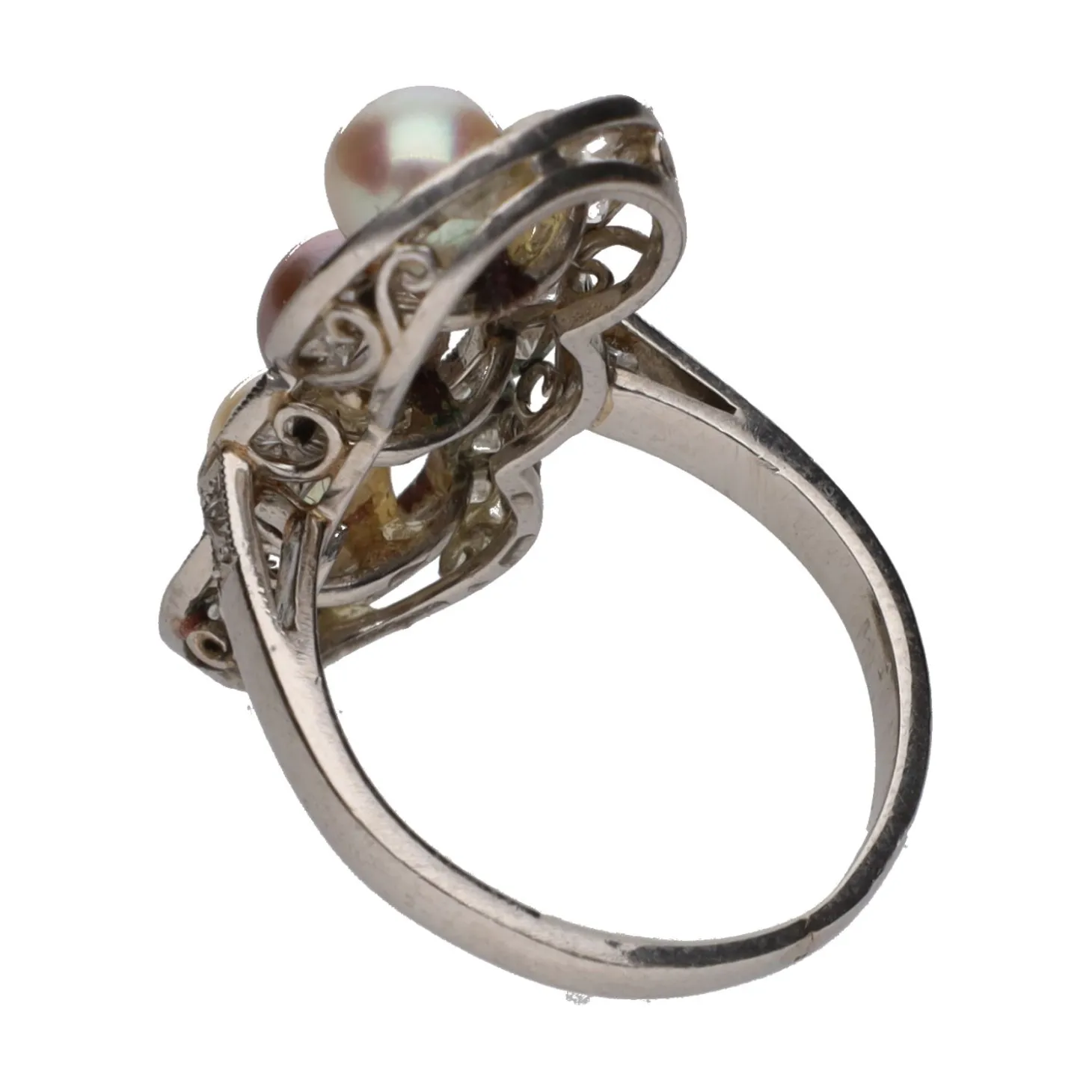 ANILLOS / SORTIJAS Sortija de principios de siglo xx en oro blanco con perlas y diamantes. Talla 8.