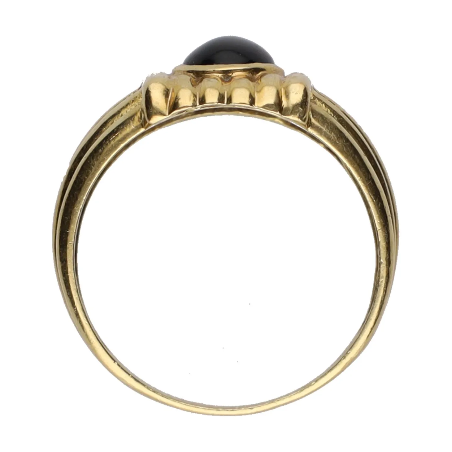 ANILLOS / SORTIJAS Sortija en oro amarillo y onix. Talla 17.