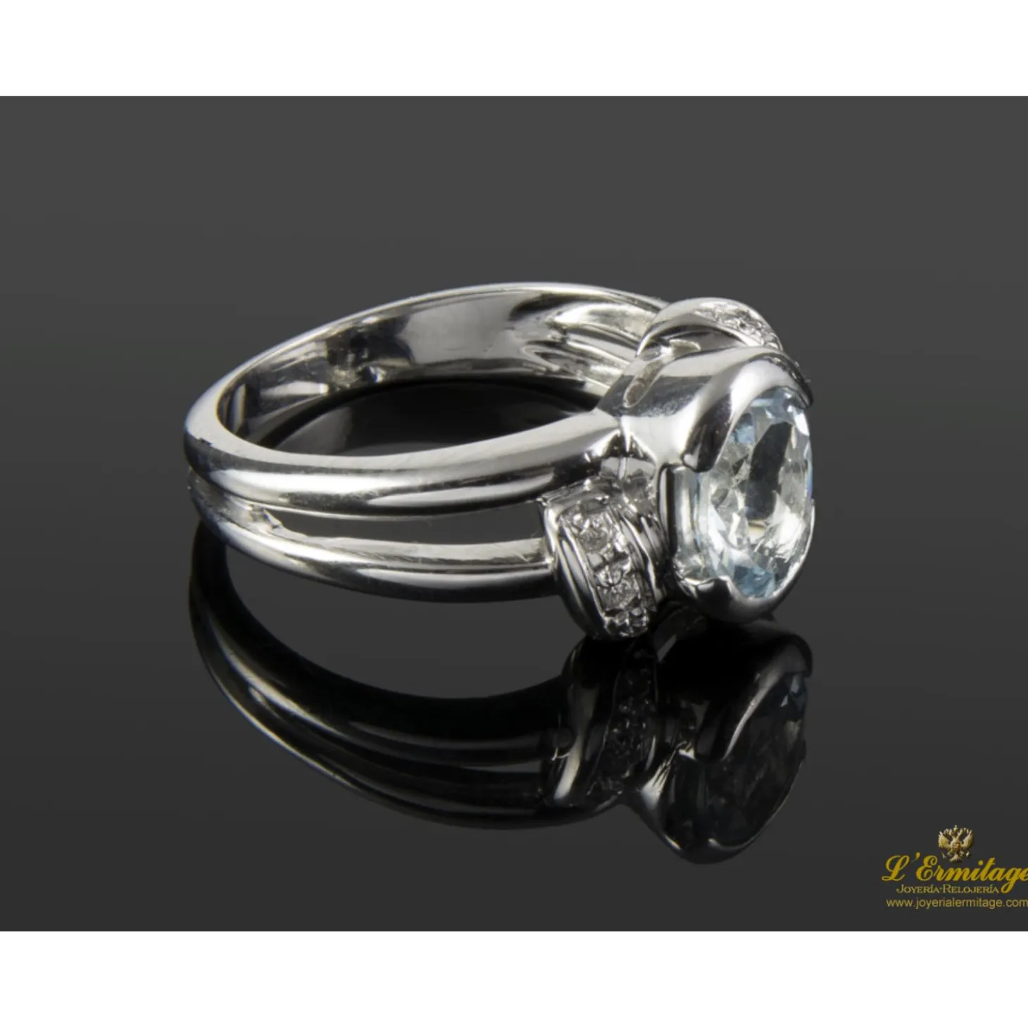 ANILLOS / SORTIJAS Sortija en oro blanco con un aguamarina y brillantes