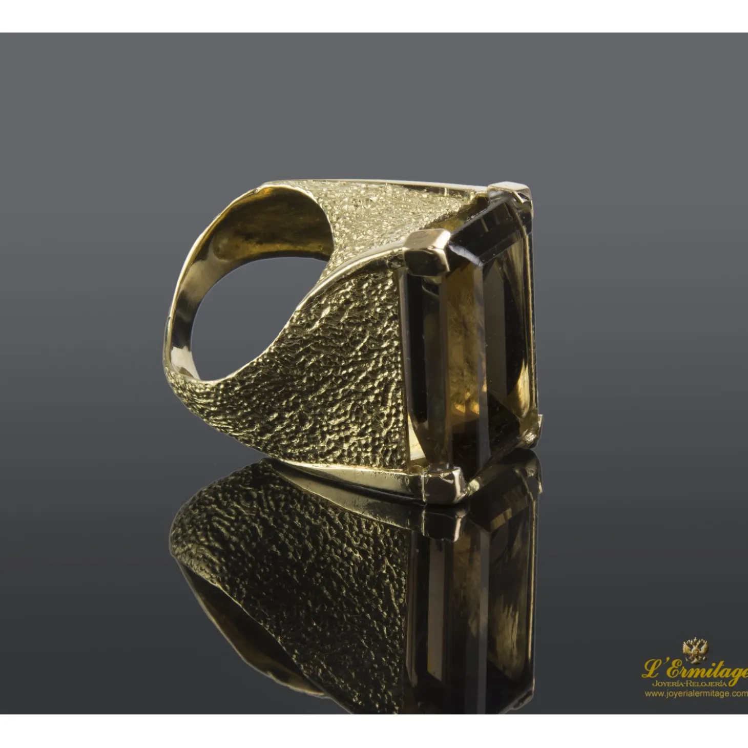 ANILLOS / SORTIJAS Sortija en oro marillo con cuarzo ahumado