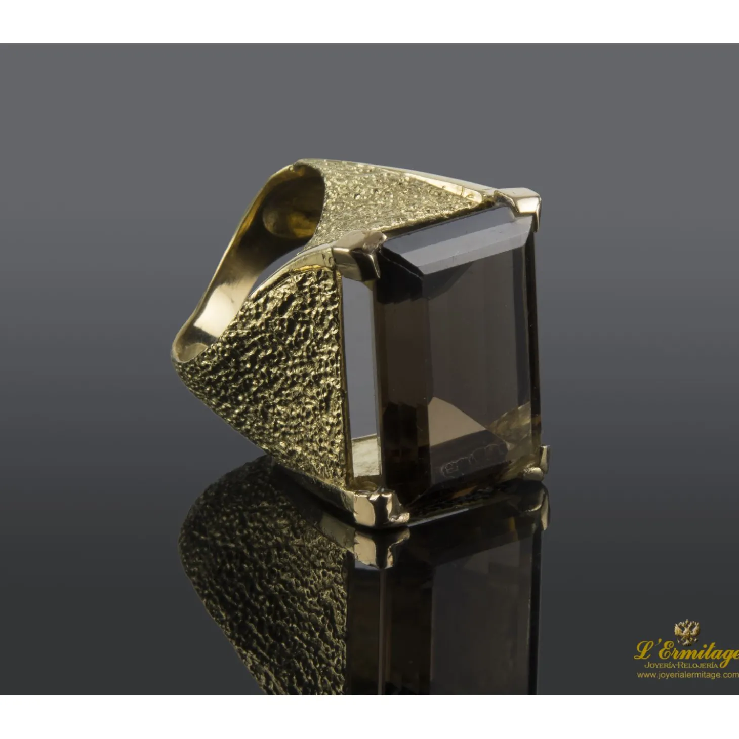 ANILLOS / SORTIJAS Sortija en oro marillo con cuarzo ahumado