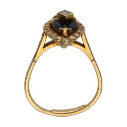 ANILLOS / SORTIJAS Sortija en oro amarillo con zafiros y brillantes. Talla 10.