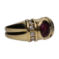 ANILLOS / SORTIJAS Sortija en oro amarillo con rubí y brillantes. Talla 8.
