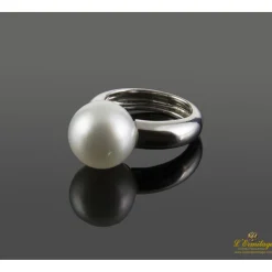 ANILLOS / SORTIJAS Sortija en oro blanco con perla australiana.