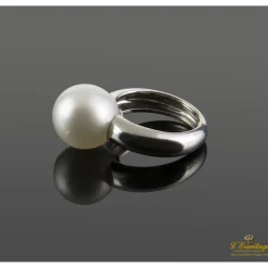 ANILLOS / SORTIJAS Sortija en oro blanco con perla australiana.
