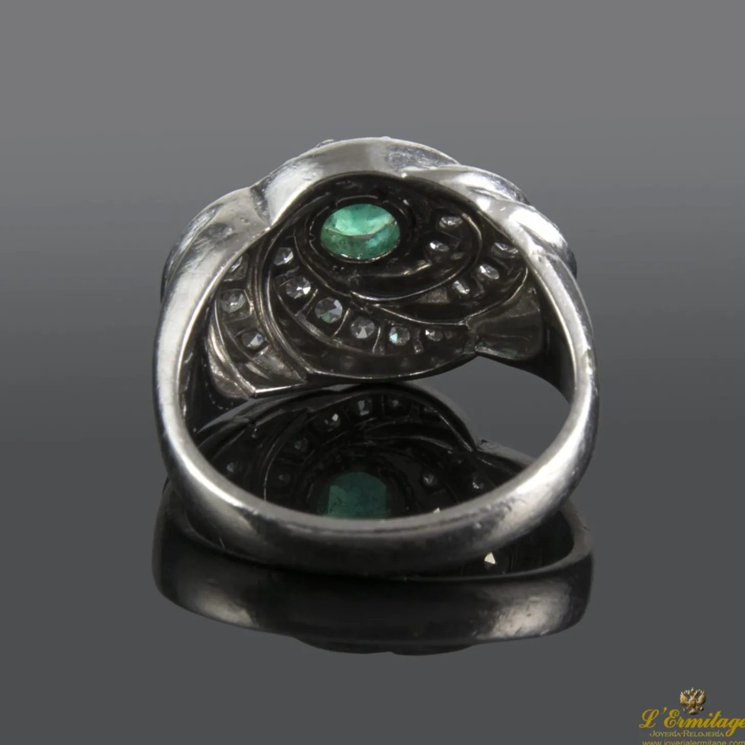 ANILLOS / SORTIJAS Sortija en oro blanco con esmeralda y brillantes