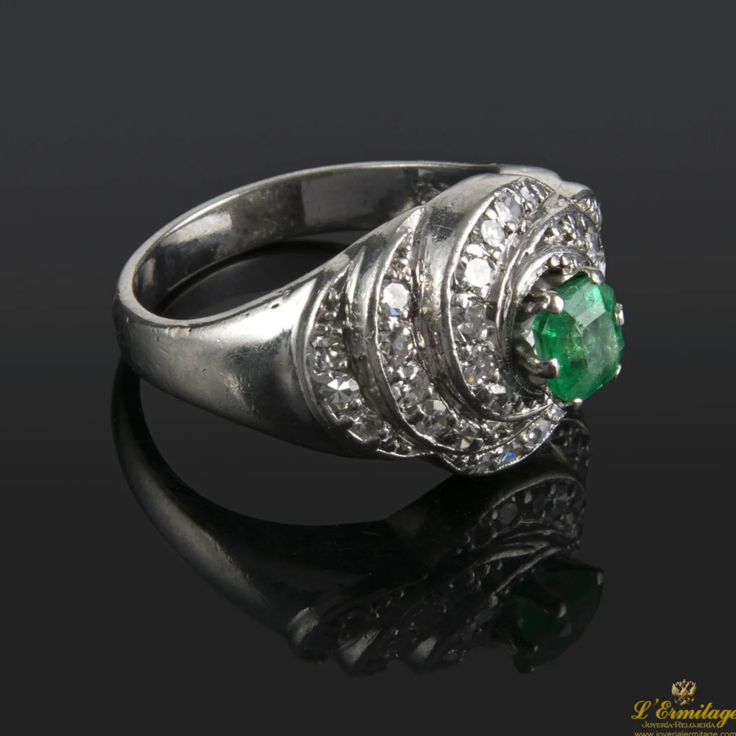 ANILLOS / SORTIJAS Sortija en oro blanco con esmeralda y brillantes