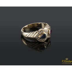 ANILLOS / SORTIJAS Sortija en oro amarillo con rubí, zafiro y brillantes.