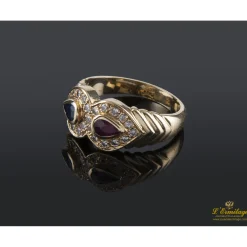 ANILLOS / SORTIJAS Sortija en oro amarillo con rubí, zafiro y brillantes.