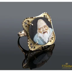 ANILLOS / SORTIJAS Sortija en oro amarillo con motivos de buda en porcelana