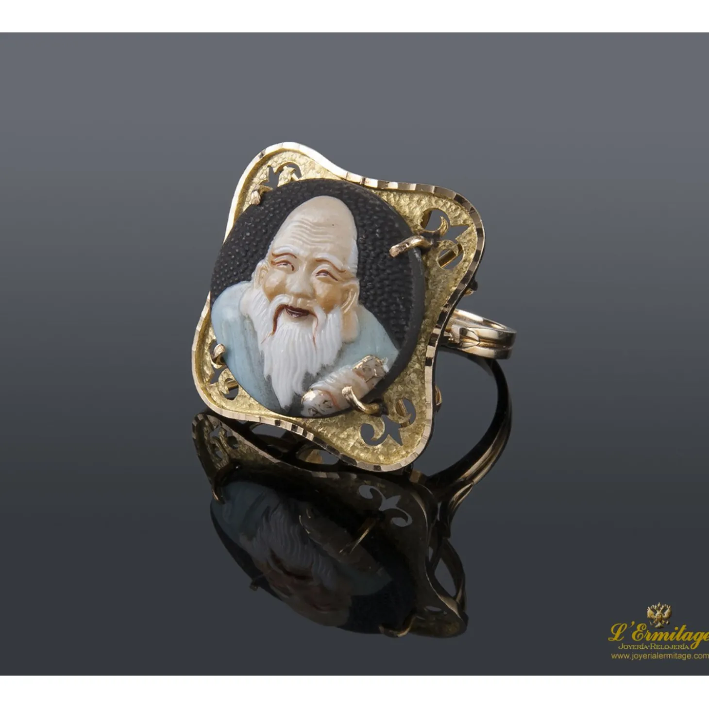 ANILLOS / SORTIJAS Sortija en oro amarillo con motivos de buda en porcelana