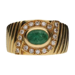 ANILLOS / SORTIJAS Sortija en oro amarillo, esmeralda y brillantes. Talla 12.