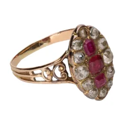 ANILLOS / SORTIJAS Sortija en oro amarillo con zafiro y brillantes. Talla 12.
