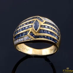 ANILLOS / SORTIJAS Sortija en oro amarillo con zafiros y brillantes.