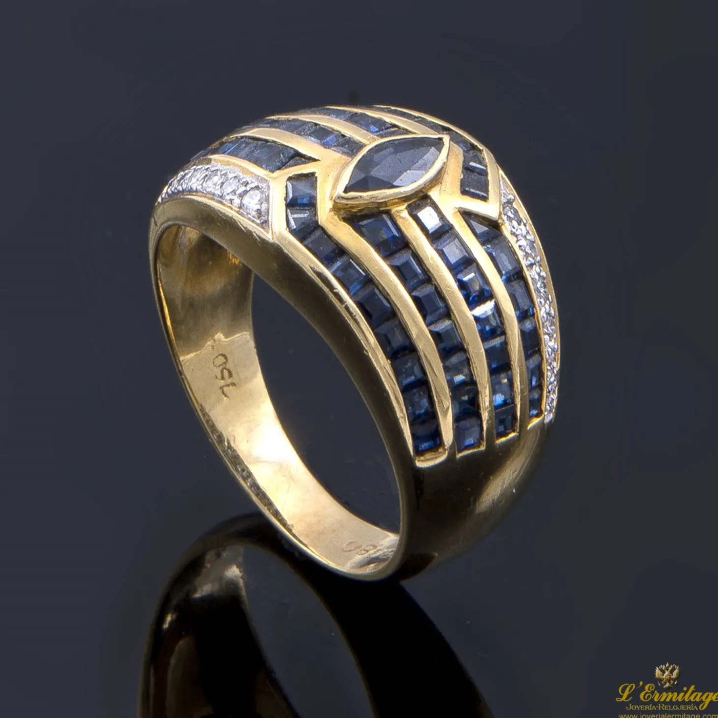 ANILLOS / SORTIJAS Sortija en oro amarillo con zafiros y brillantes.