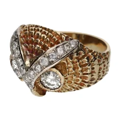 ANILLOS / SORTIJAS Sortija en oro amarillo con diamantes naturales.