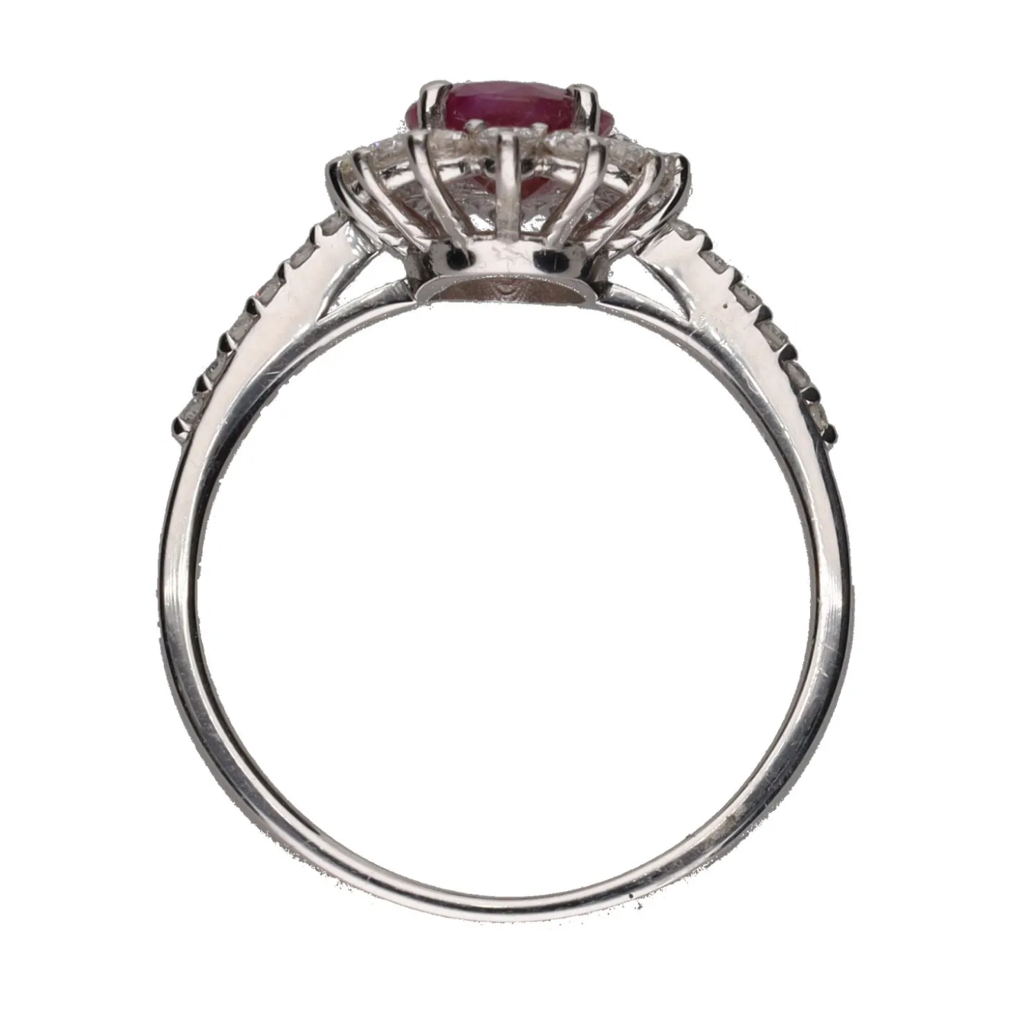 ANILLOS / SORTIJAS Sortija en oro blanco con rubí y orla de brillantes. Talla 16.