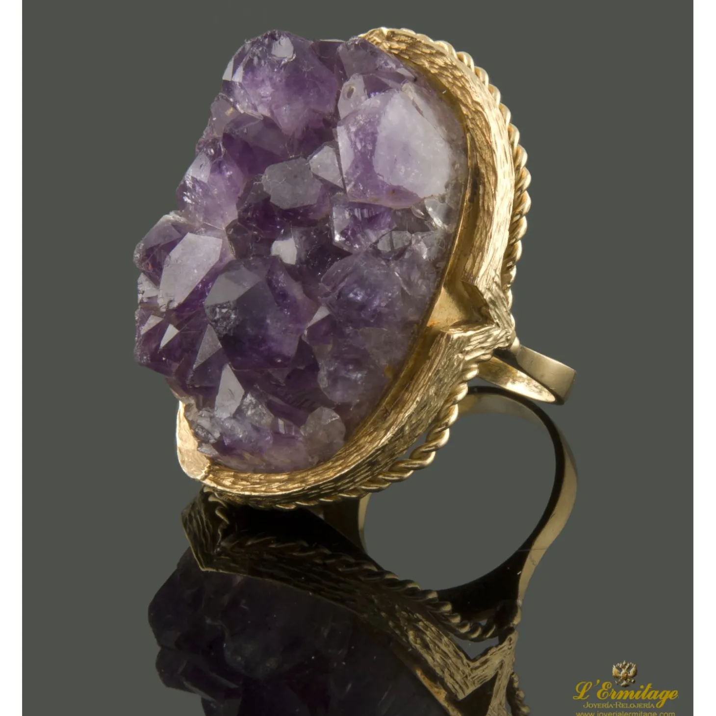 ANILLOS / SORTIJAS Sortija en oro amarillo con geoda de amatista