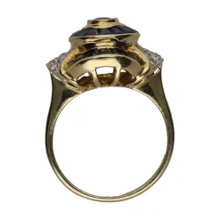 ANILLOS / SORTIJAS Sortija en oro amarillo con zafiros y brillantes.