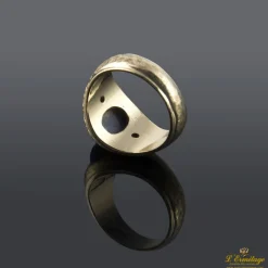 ANILLOS / SORTIJAS Sortija en oro amarillo con zafiro estrella y brillantes.