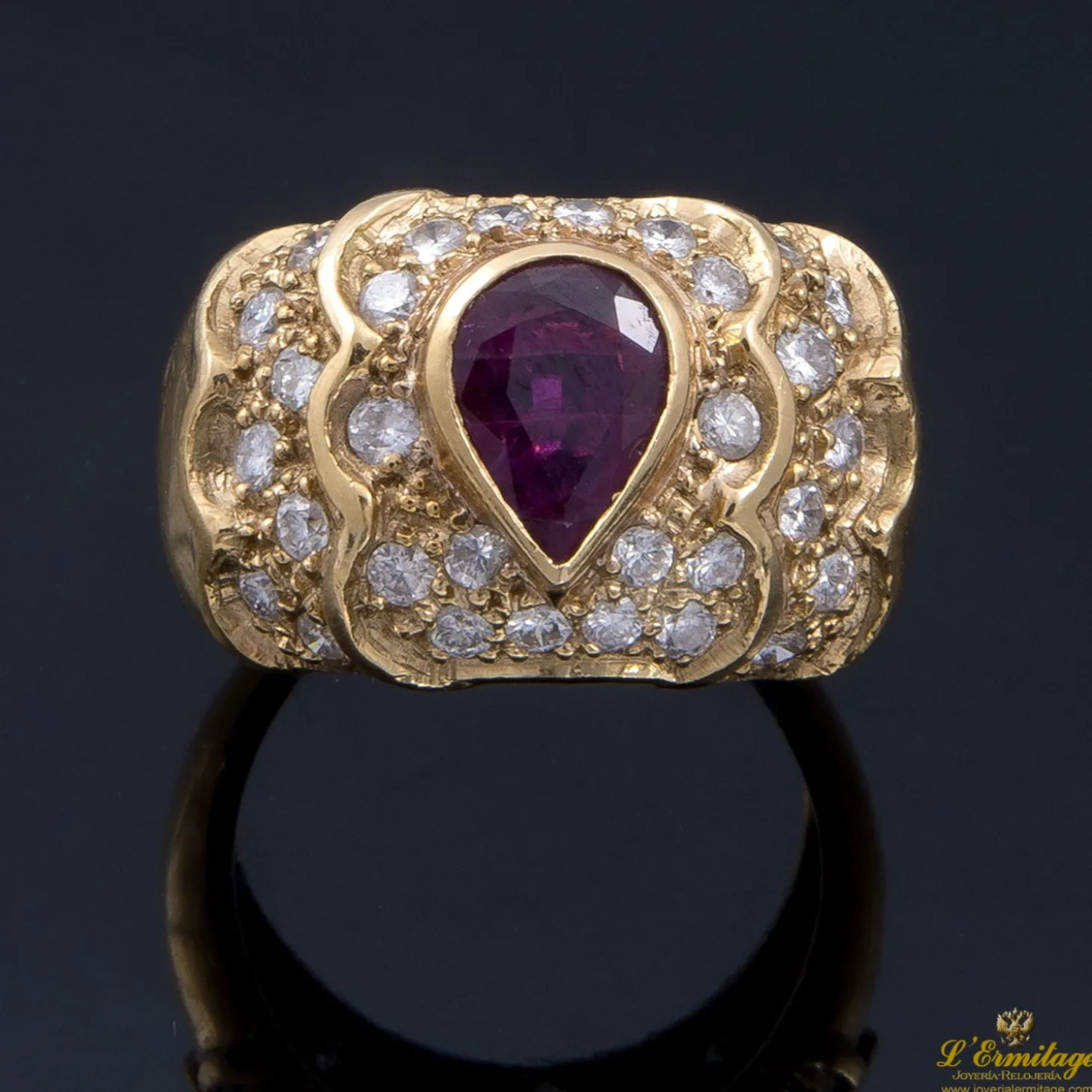 ANILLOS / SORTIJAS Sortija en oro amarillo con rubí y brillantes.