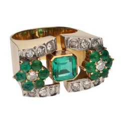 ANILLOS / SORTIJAS Sortija en oro amarillo con esmeraldas y brillantes. Talla 16.