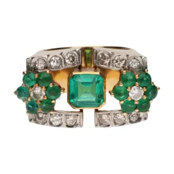 ANILLOS / SORTIJAS Sortija en oro amarillo con esmeraldas y brillantes. Talla 16.