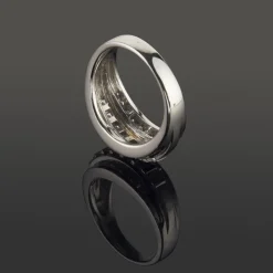 ANILLOS / SORTIJAS Sortija en oro blanco con diamantes.