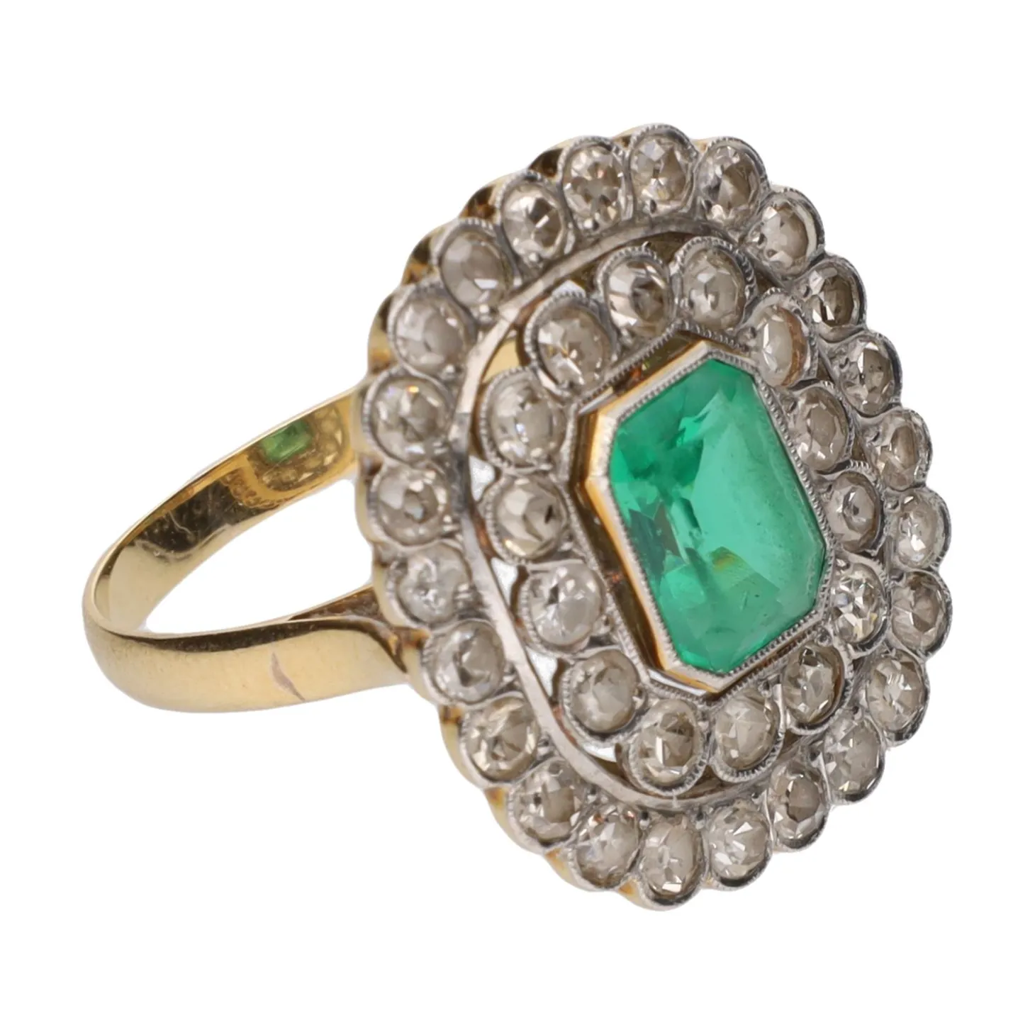 ANILLOS / SORTIJAS Sortija en oro amarillo y vista en oro blanco con esmeralda y diamantes. Talla 16.