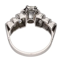 ANILLOS / SORTIJAS Sortija en oro blanco con diamantes.