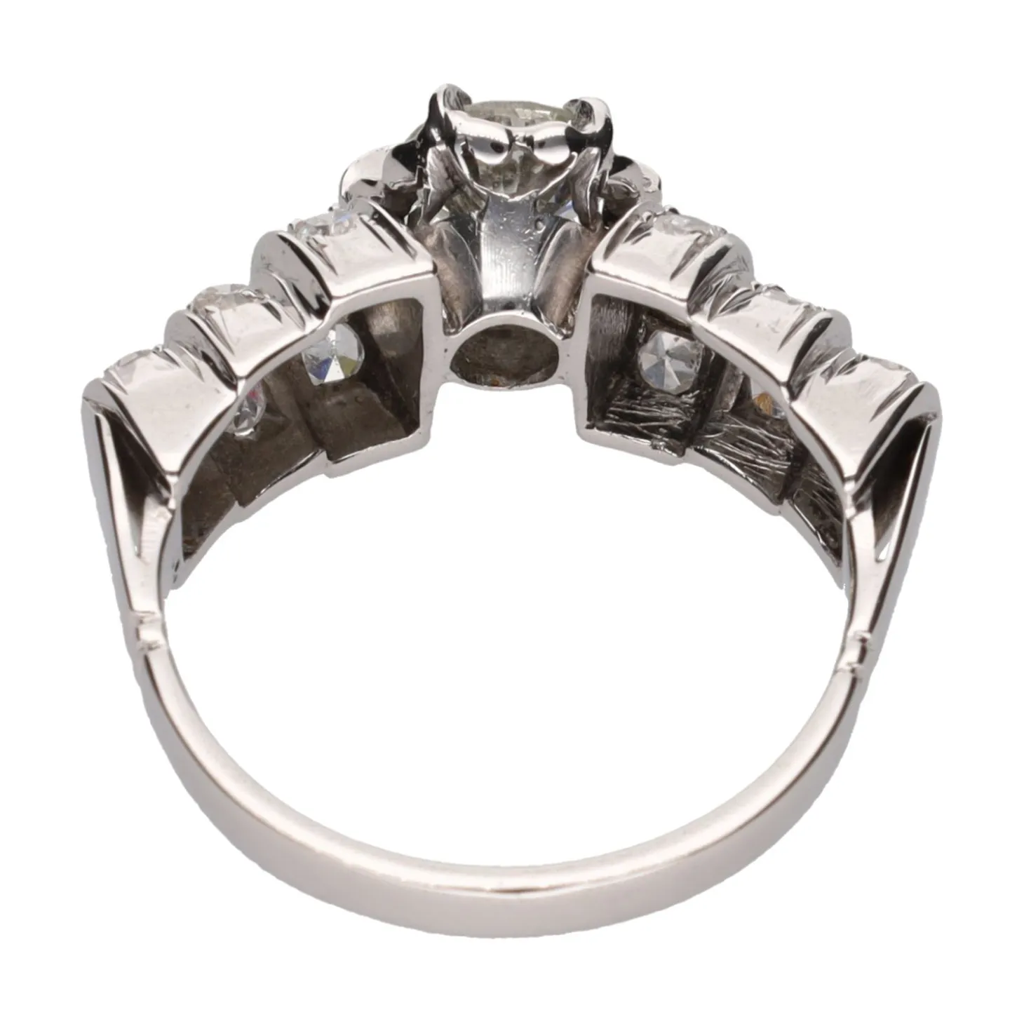 ANILLOS / SORTIJAS Sortija en oro blanco con diamantes.