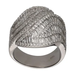 ANILLOS / SORTIJAS Sortija en oro blanco con diamantes naturales. Talla 12.