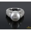 ANILLOS / SORTIJAS Sortija en oro blanco con perla australiana y pave de brillantes.