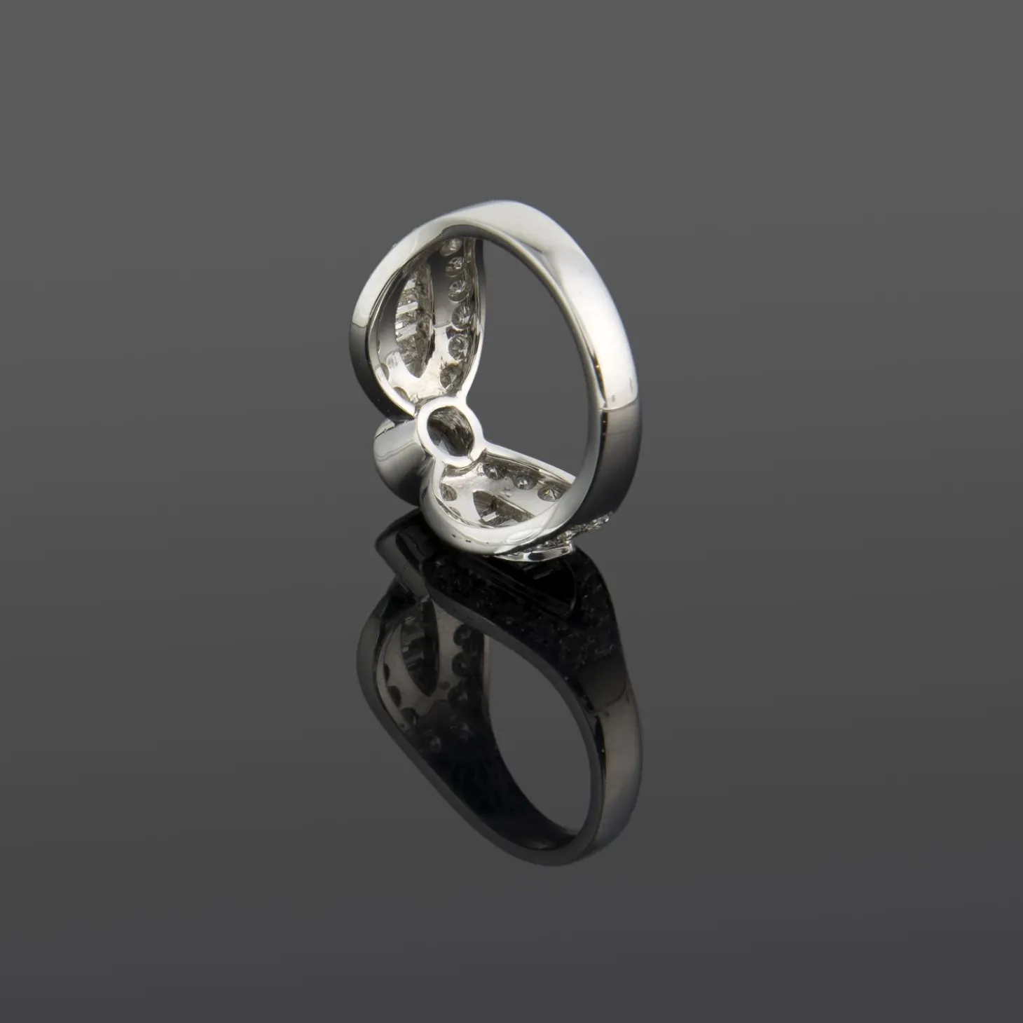 ANILLOS / SORTIJAS Sortija en oro blanco con diamantes