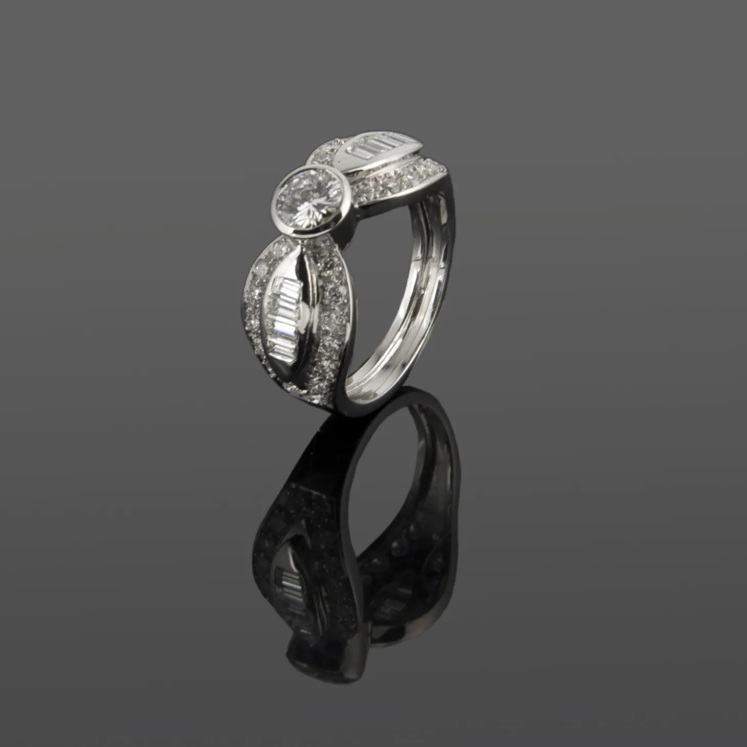 ANILLOS / SORTIJAS Sortija en oro blanco con diamantes