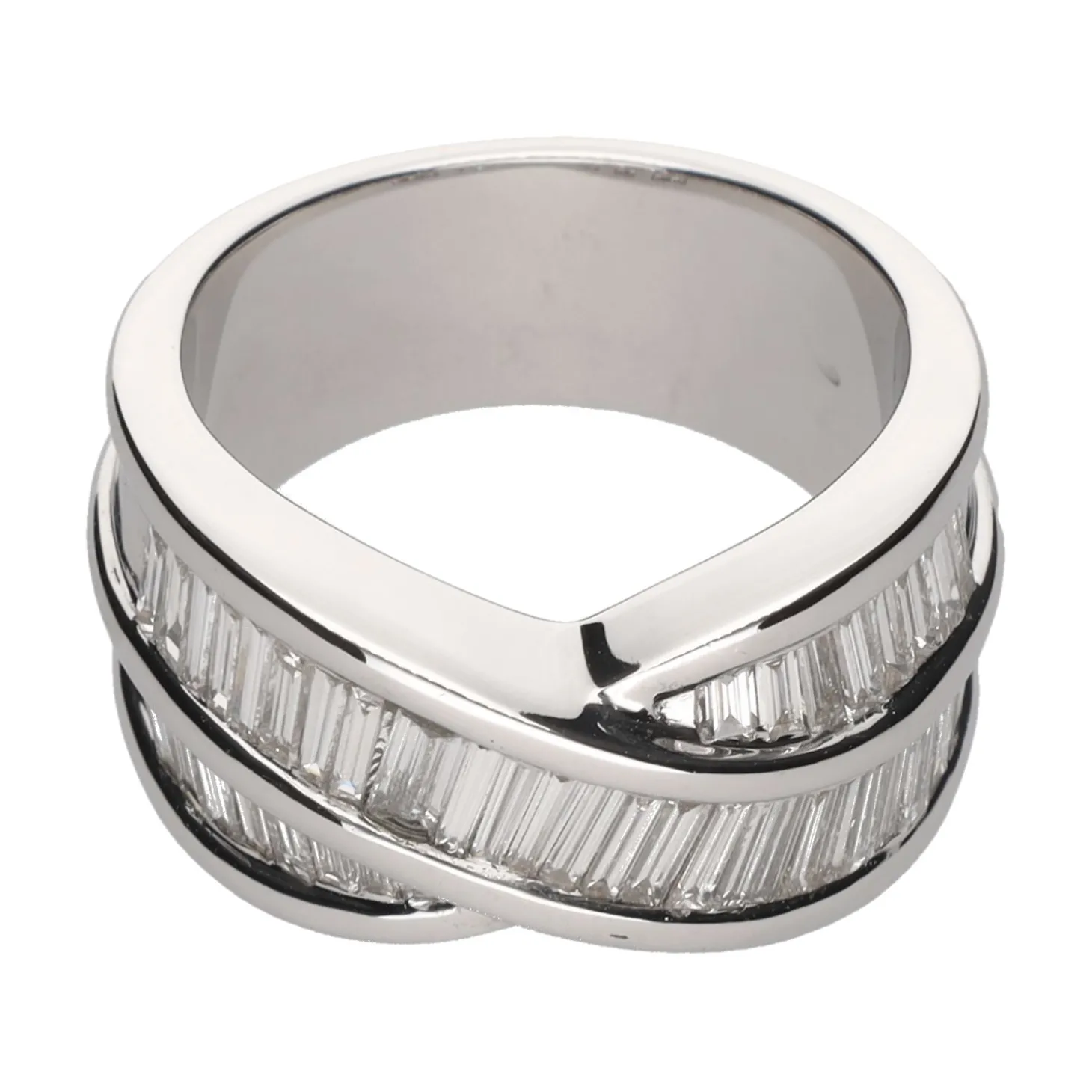ANILLOS / SORTIJAS Sortija en oro blanco con diamantes baguettes. Talla 14.