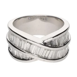 ANILLOS / SORTIJAS Sortija en oro blanco con diamantes baguettes. Talla 14.