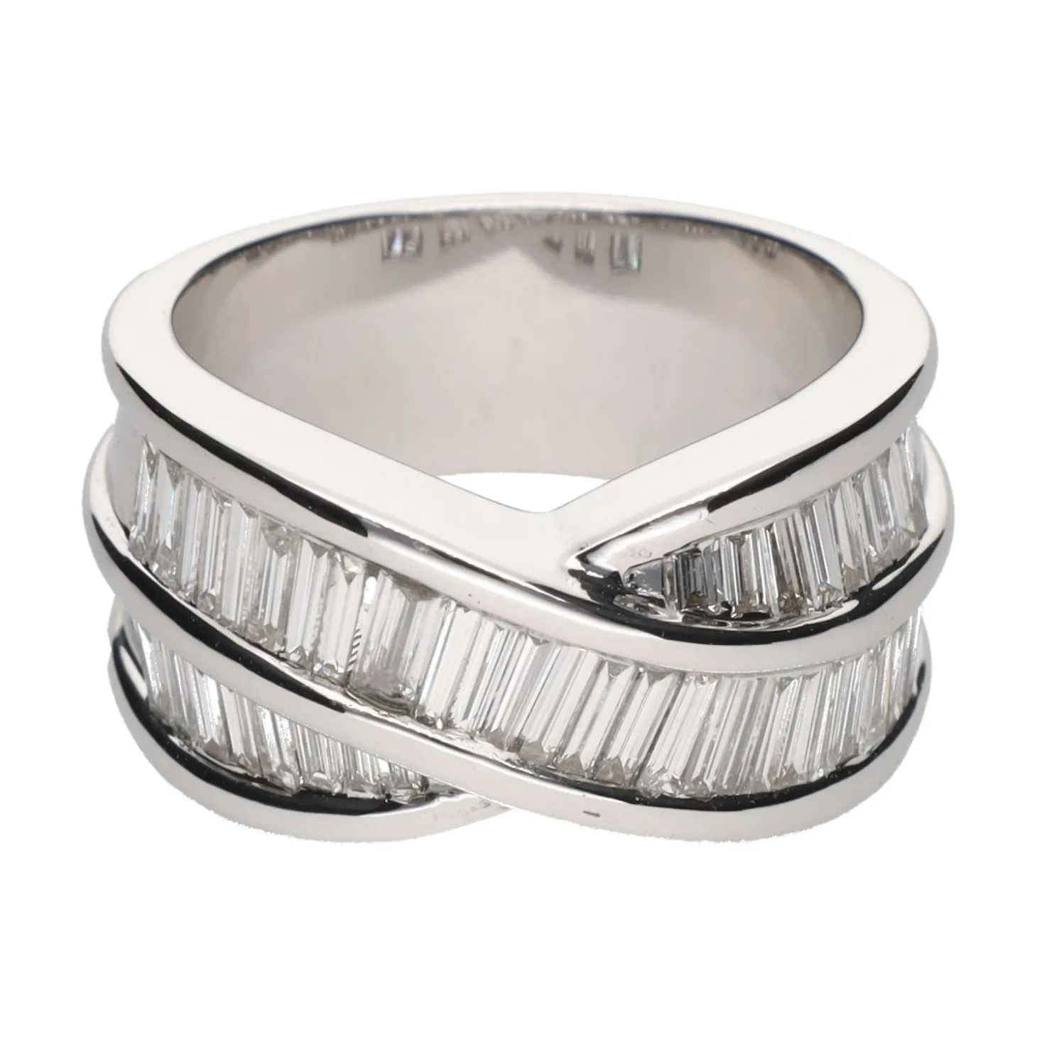 ANILLOS / SORTIJAS Sortija en oro blanco con diamantes baguettes. Talla 14.