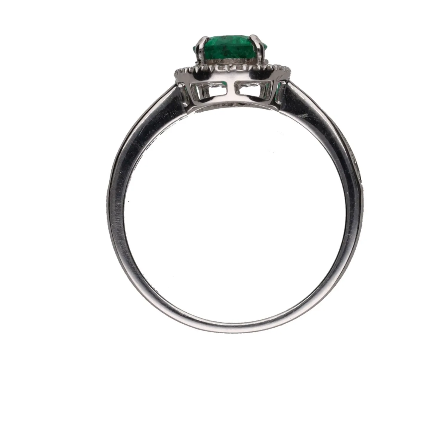 ANILLOS / SORTIJAS Sortija en oro blanco con esmeralda y diamantes. Talla 15.
