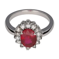 ANILLOS / SORTIJAS Sortija en oro blanco con rubí y orla de brillantes. Talla 13.